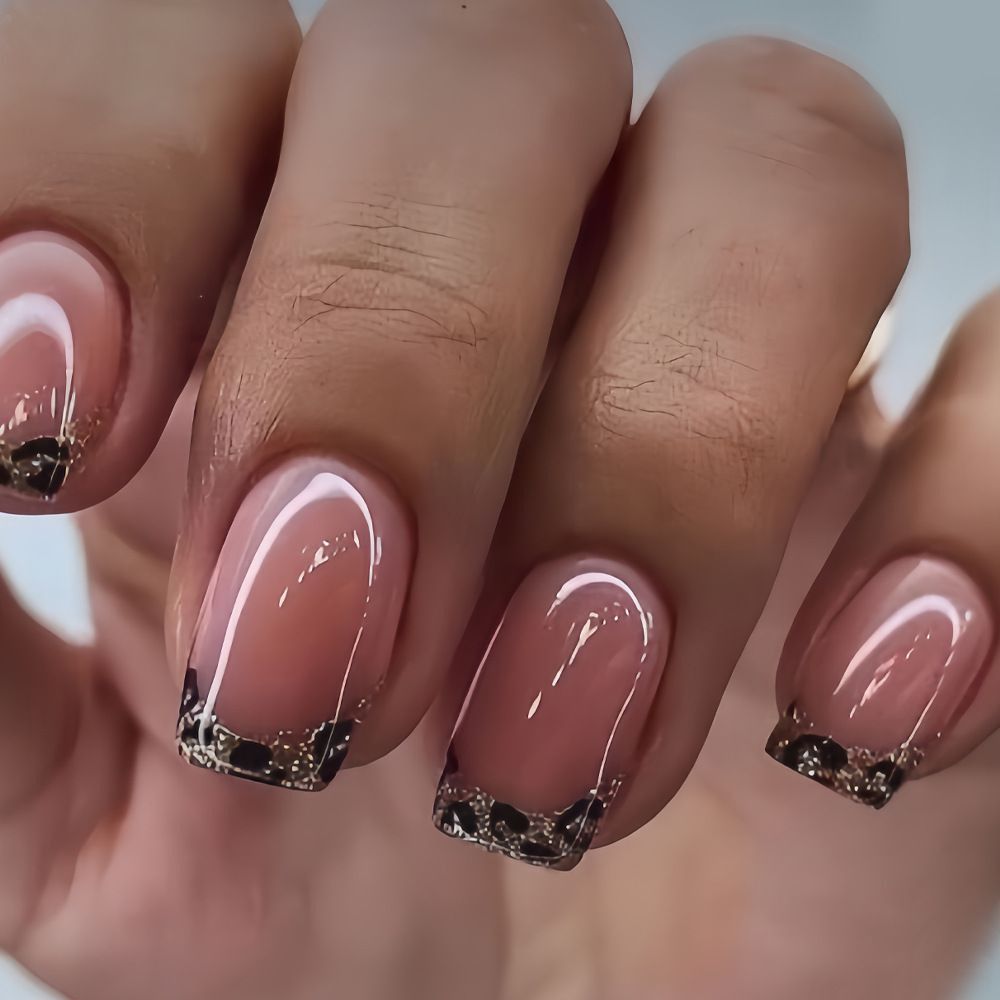 24pcs Gold Edge French Fake Nails Short Nude Pink Simple Artificial Nail Patch Press on Nail Tips for Girls Full Cover Wearable E0111