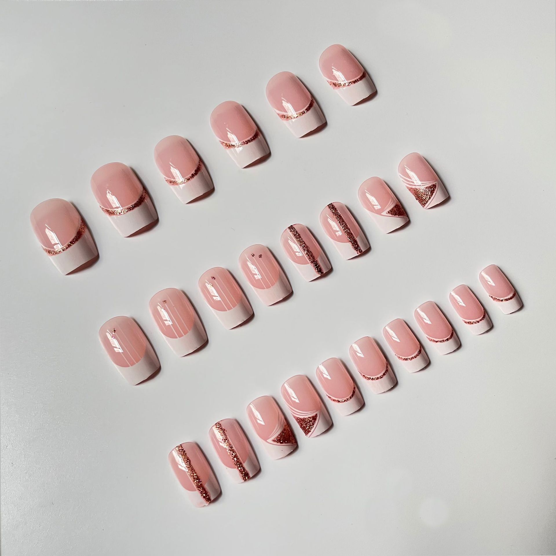 24pcs Gold Edge French Fake Nails Short Nude Pink Simple Artificial Nail Patch Press on Nail Tips for Girls Full Cover Wearable E0111