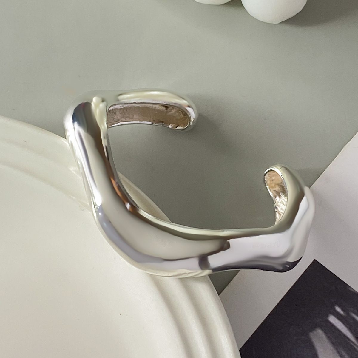 Vintage Brown Coffee Irregular Acrylic Resin Chunky Bangles for Women Goth Geometric Charm Hand Bracelets Couple Jewelry R0845