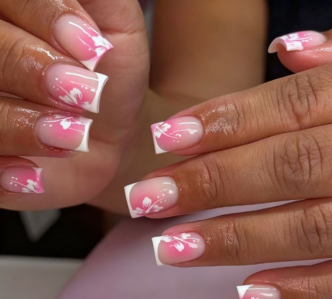 24pcs Gold Edge French Fake Nails Short Nude Pink Simple Artificial Nail Patch Press on Nail Tips for Girls Full Cover Wearable E0111