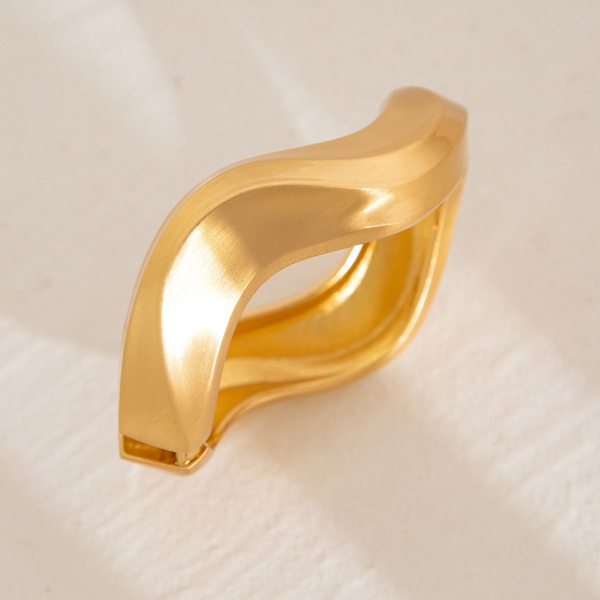 Exaggerated Punk Matte Heavy Metal Chunky Open Bangles for Women Vintage Geometric Spring Bracelets Men Couple Jewelry R0828