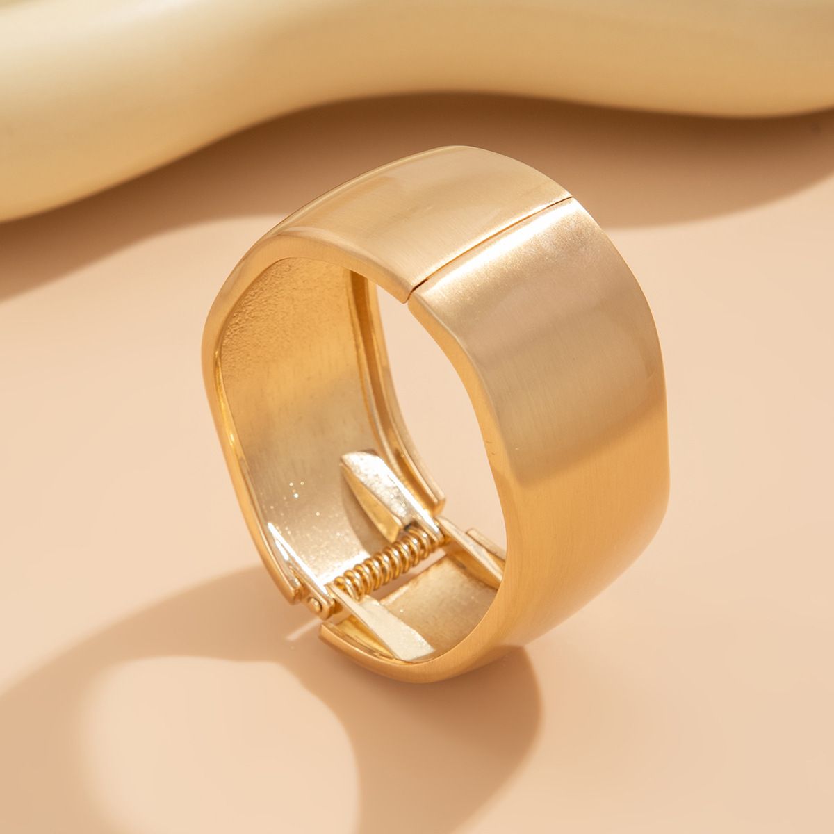 Exaggerated Punk Matte Heavy Metal Chunky Open Bangles for Women Vintage Geometric Spring Bracelets Men Couple Jewelry R0828