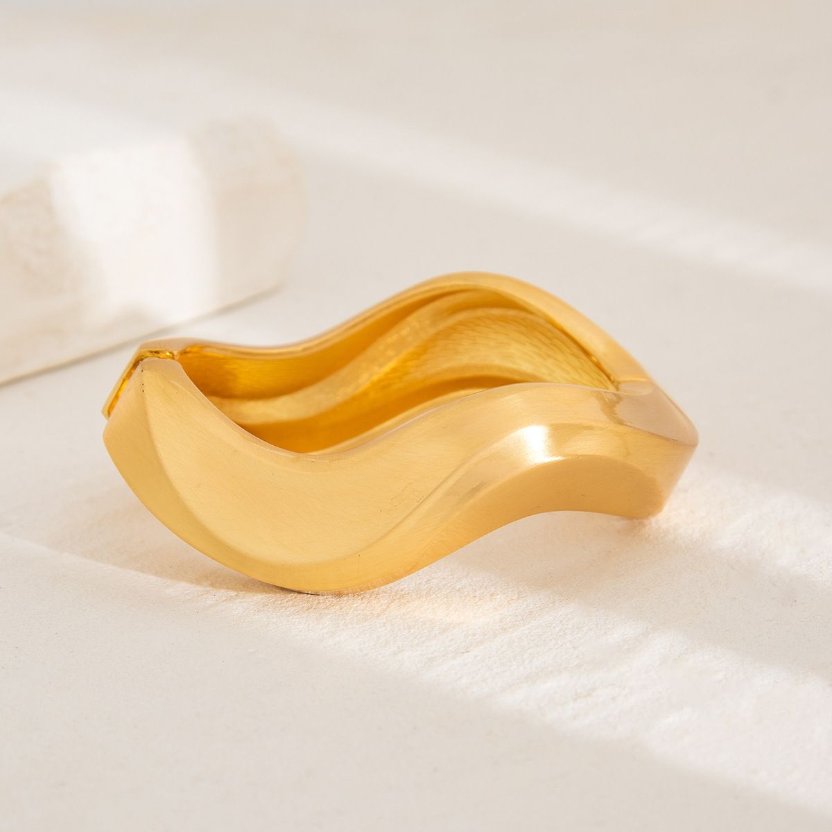 Exaggerated Punk Matte Heavy Metal Chunky Open Bangles for Women Vintage Geometric Spring Bracelets Men Couple Jewelry R0828