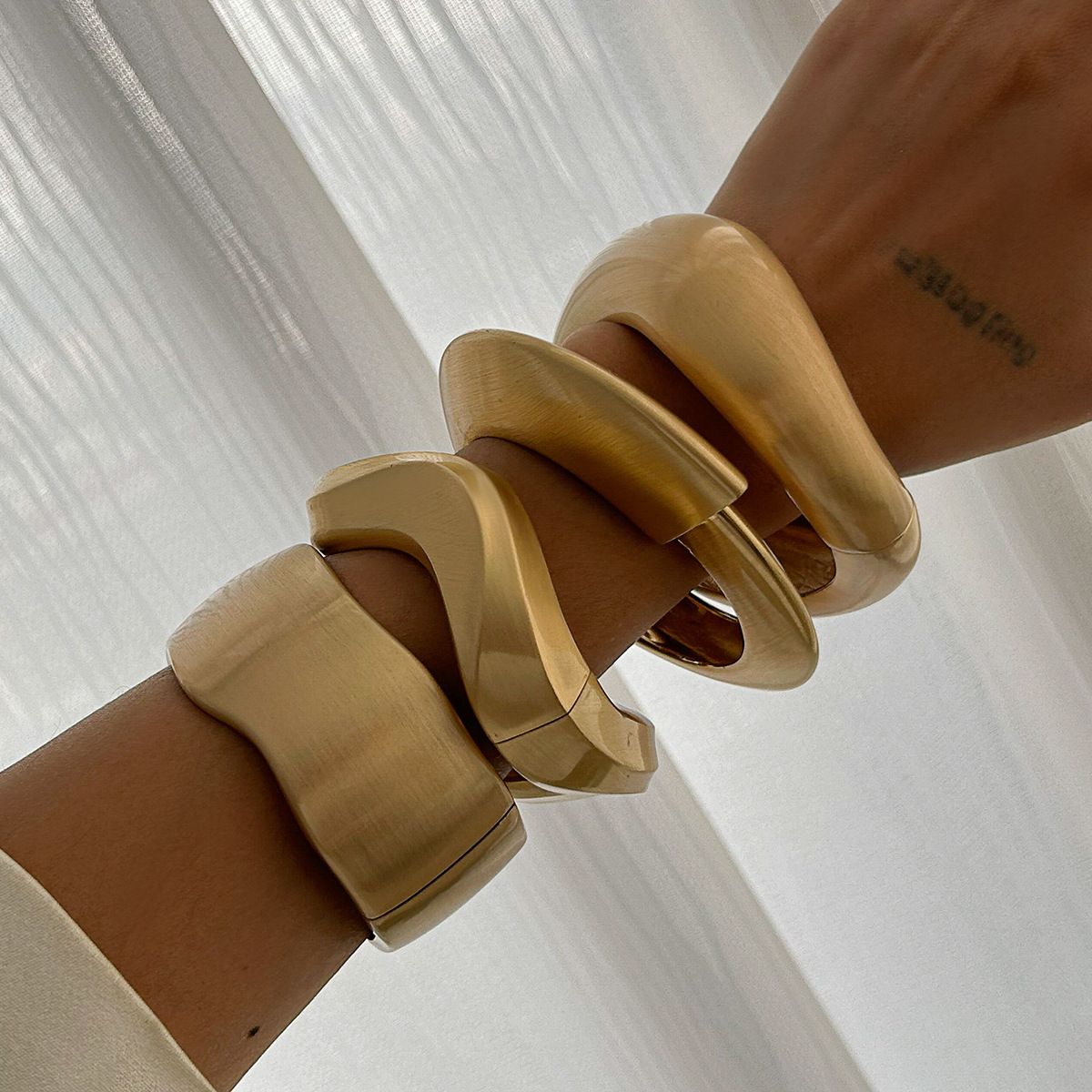 Exaggerated Punk Matte Heavy Metal Chunky Open Bangles for Women Vintage Geometric Spring Bracelets Men Couple Jewelry R0828