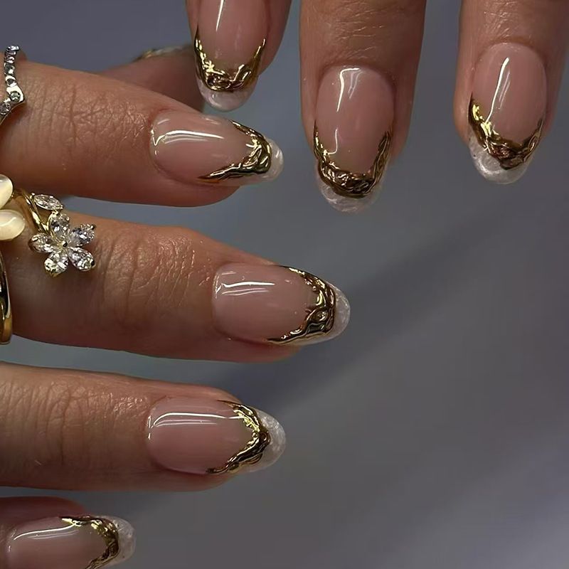 24Pcs Golden French Fake Nail with Almond Head Design Simple Oval False Nails Wearable Press on Nails Full Cover Nail Tips E0186