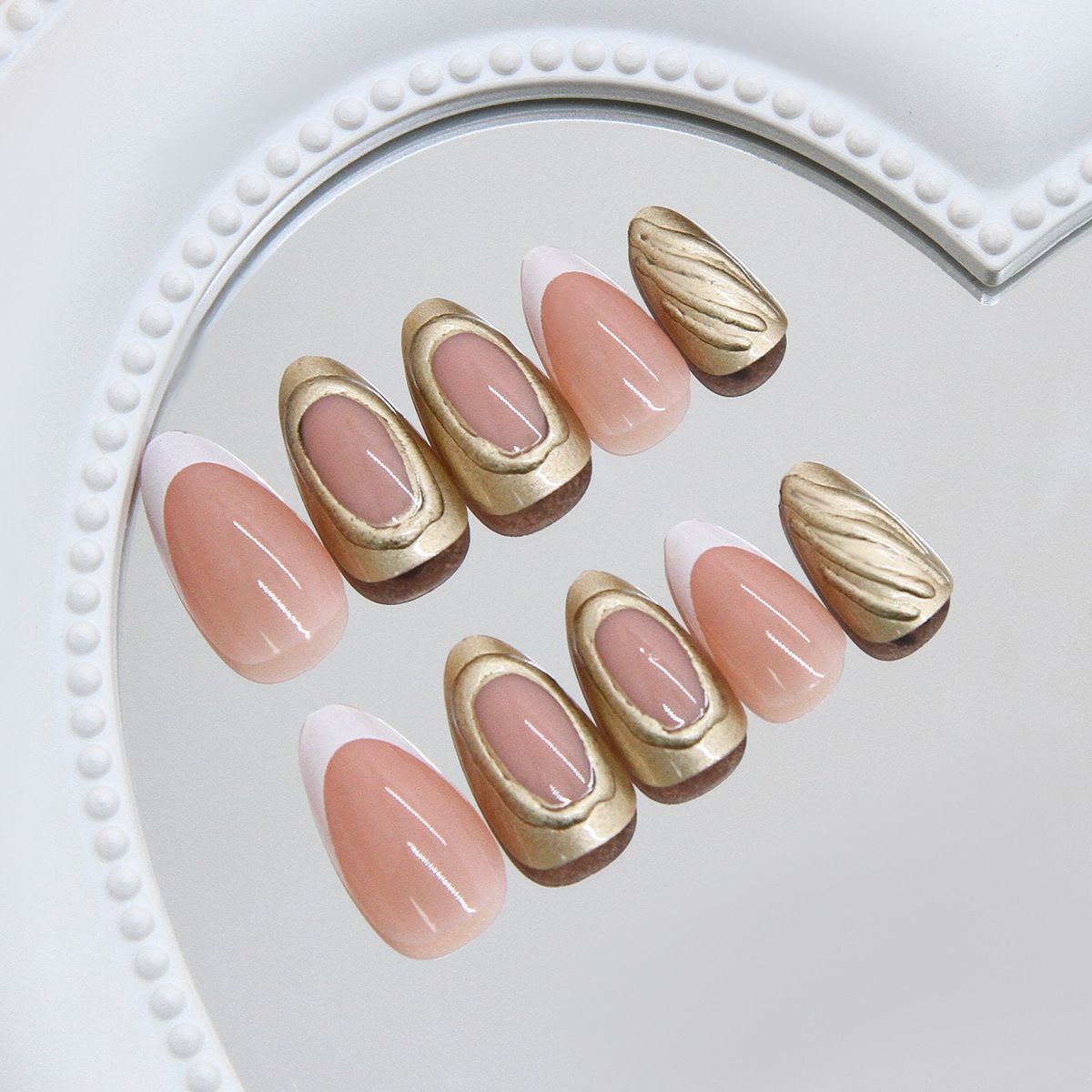 24Pcs Golden French Fake Nail with Almond Head Design Simple Oval False Nails Wearable Press on Nails Full Cover Nail Tips E0186