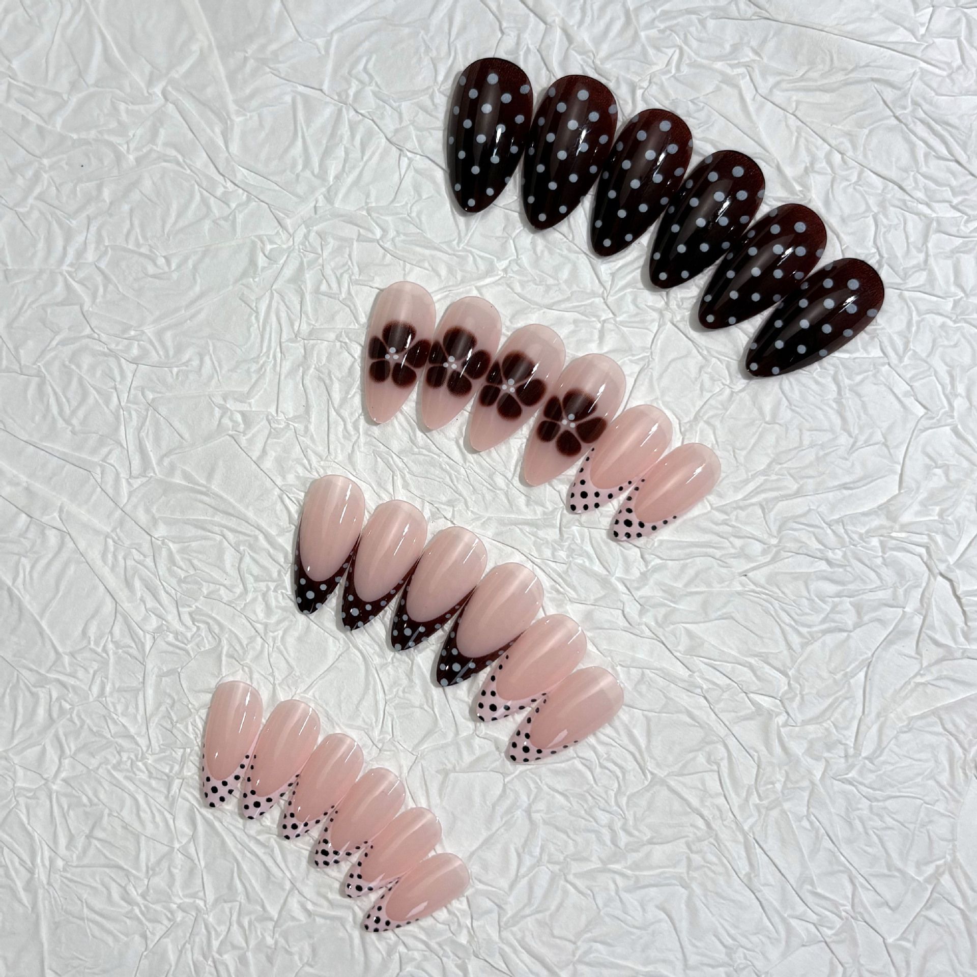 24Pcs Golden French Fake Nail with Almond Head Design Simple Oval False Nails Wearable Press on Nails Full Cover Nail Tips E0186