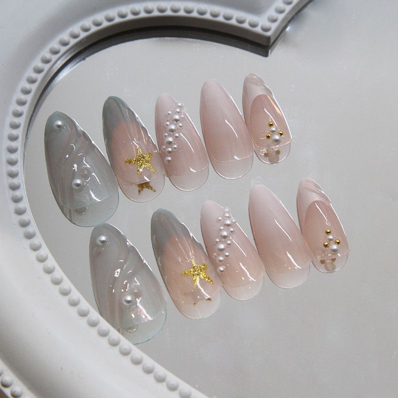 24Pcs Golden French Fake Nail with Almond Head Design Simple Oval False Nails Wearable Press on Nails Full Cover Nail Tips E0186