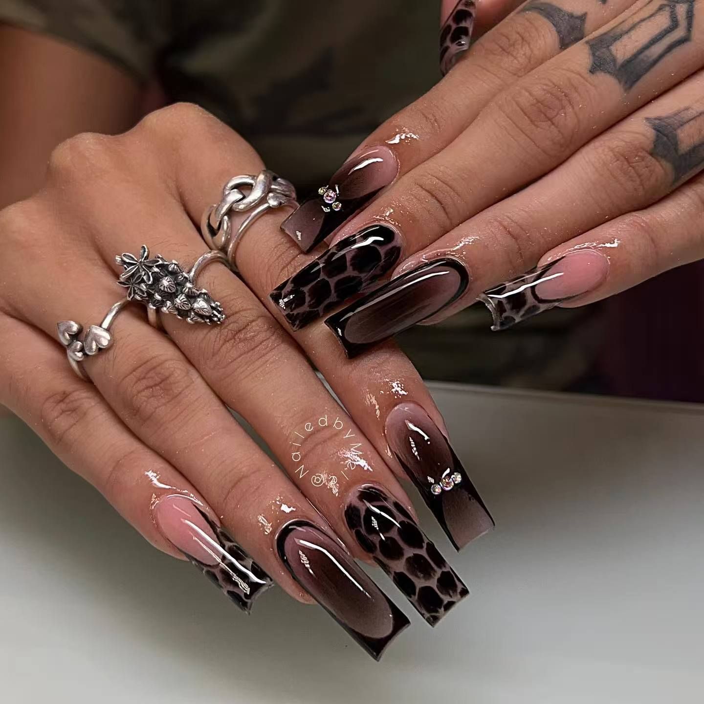 24pcs Heart Bow Press-On Nails Short Almond Black Fake Nail Y2K Full Coverage Nail Tips Removable Wearable Nail for Women&Girl E0171