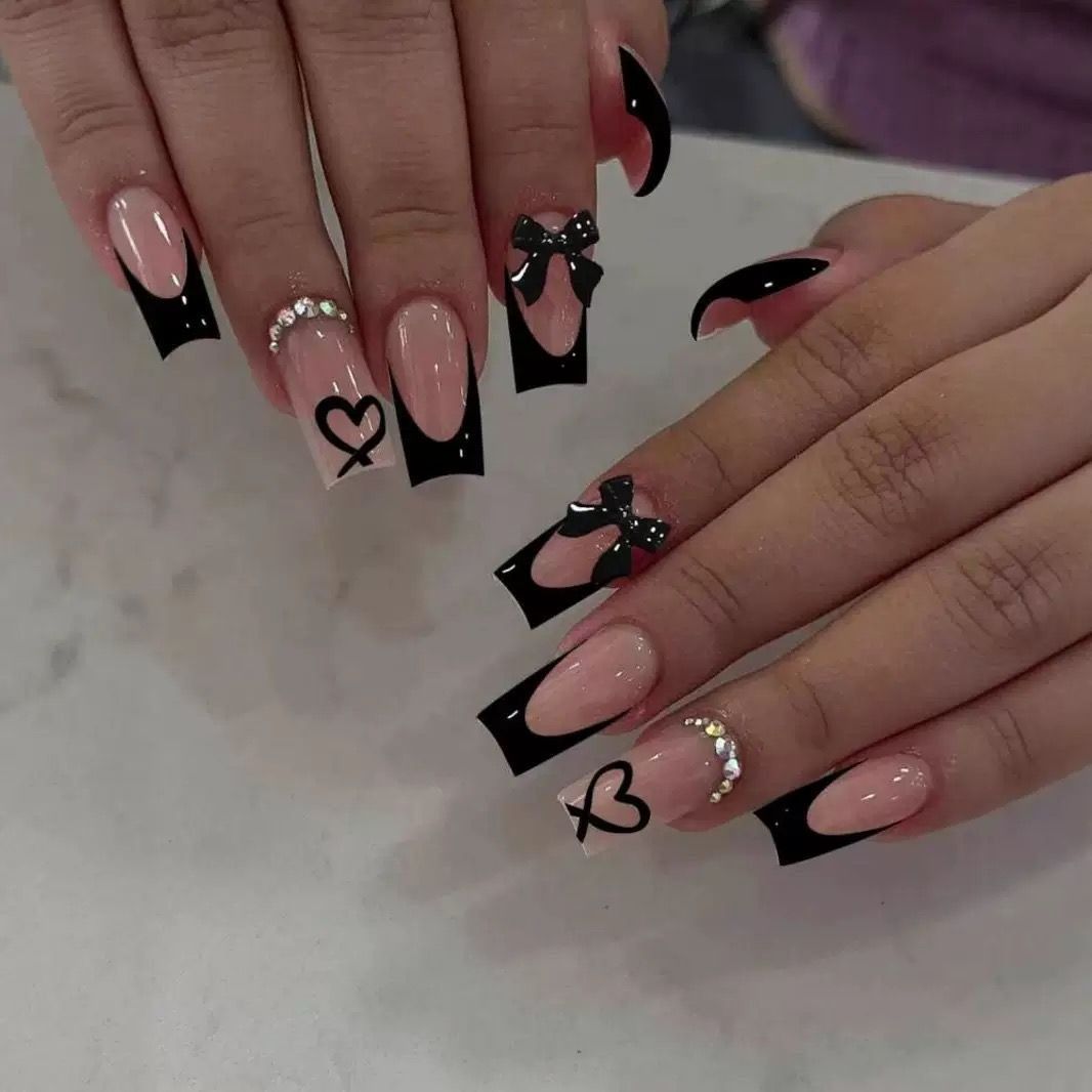 24pcs Heart Bow Press-On Nails Short Almond Black Fake Nail Y2K Full Coverage Nail Tips Removable Wearable Nail for Women&Girl E0171 view 8