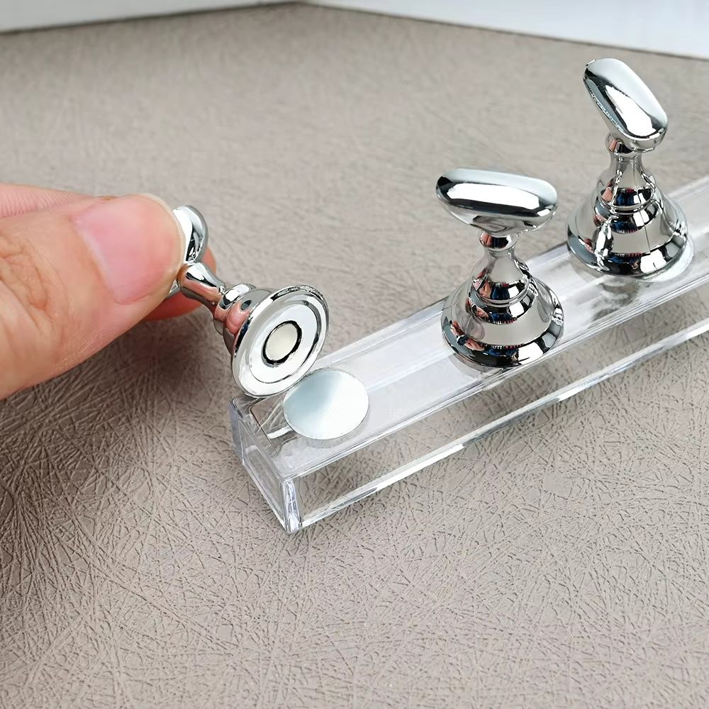 5pcs Magnetic Nail Stand for Press On Nails Display Fake Nail Nail Tips Practice Holder with Reusable Putty Nail Beginner Diy E0160
