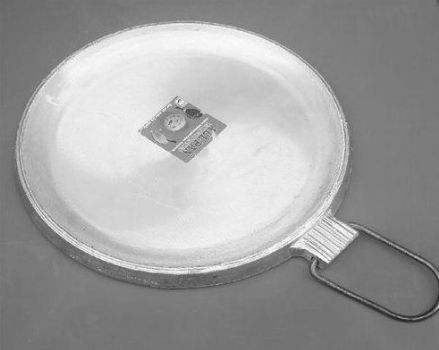 Heavy-Duty Non-Stick Chapati Pan + Free Wooden Rolling Pin, Crafted from Premium 2.6mm thick, Durable Alumminium, PFOA-free Nonstick Coating Allowing food to Brown without Sticking