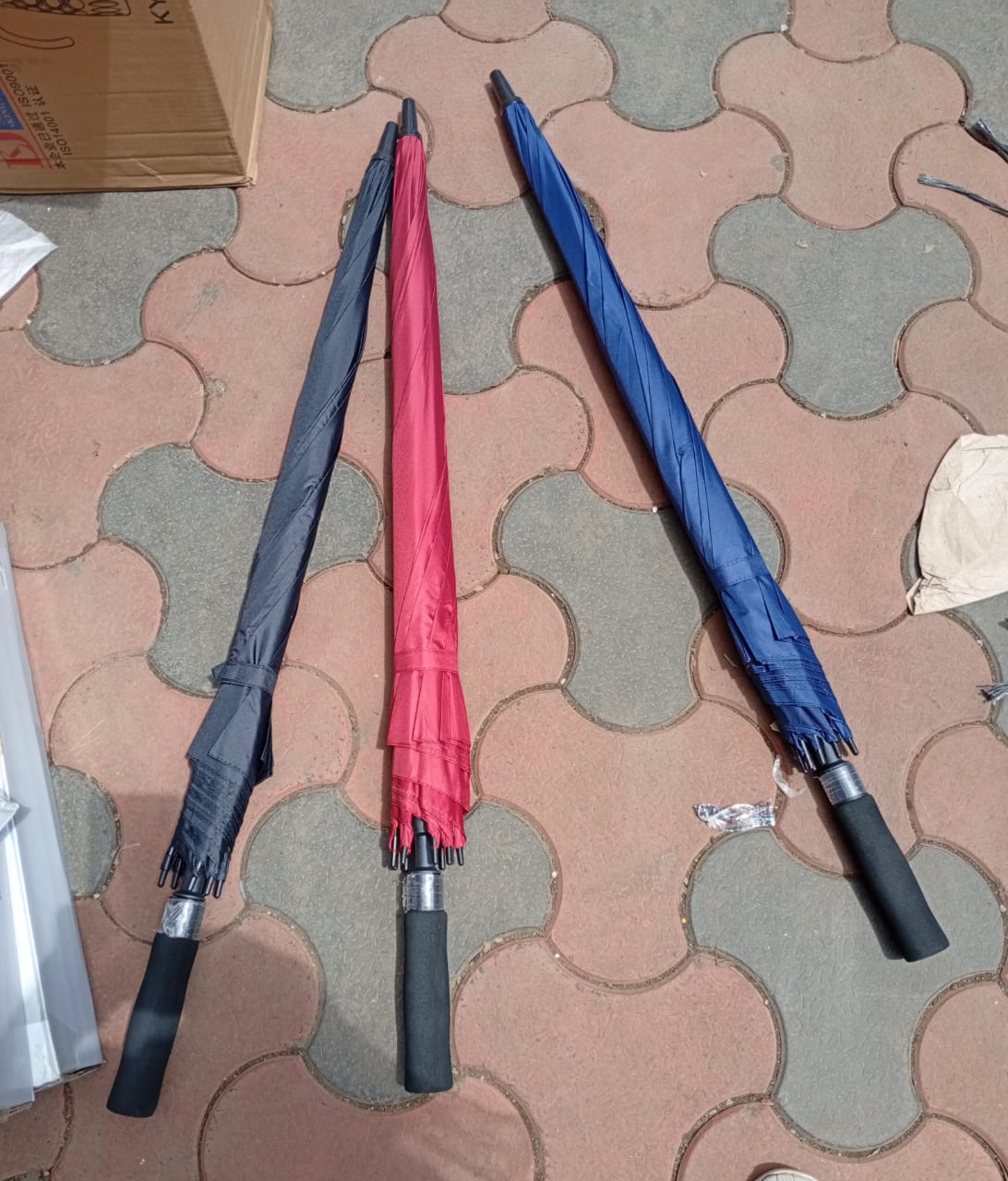 High Quality Wide Portable Family Umbrella Can Withstand strong Rains, strong winds Can Hold Upto 3 People