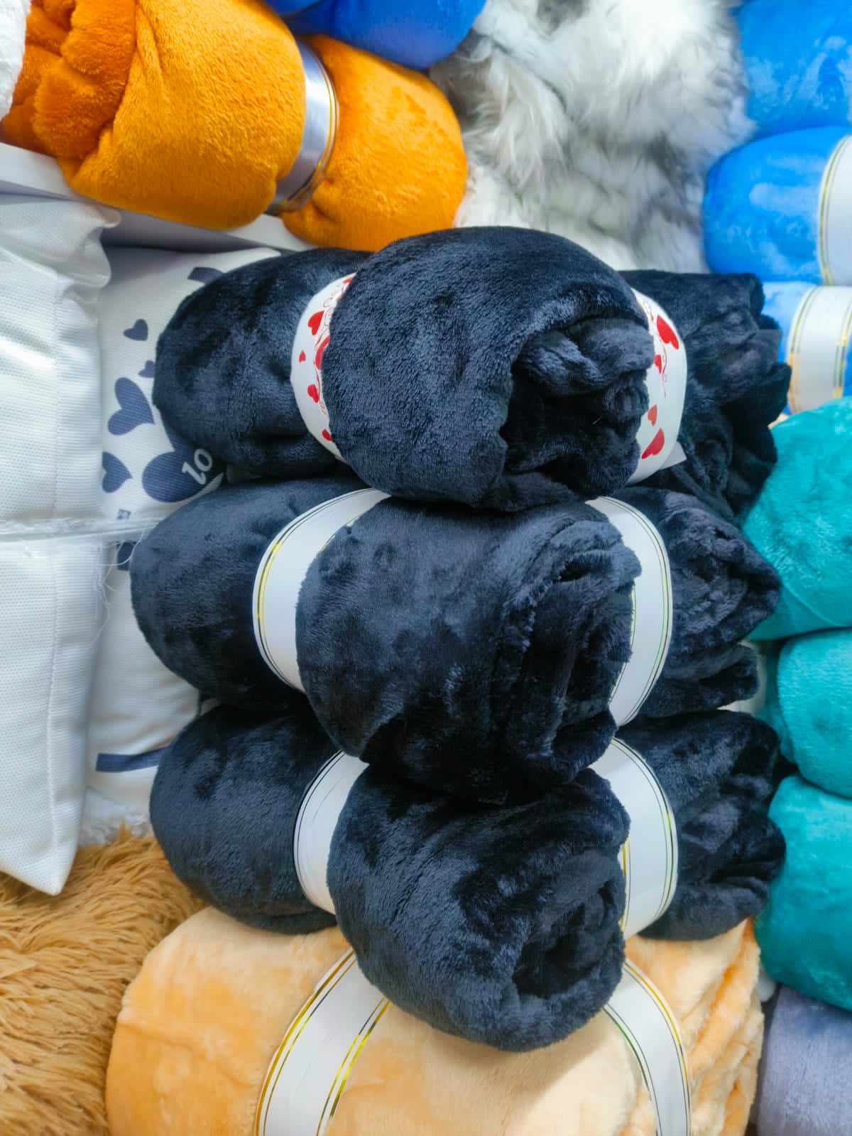 Soft and Warm 6 by 6ft Fleece blanket portable to use for covering you anywhere. Livingroom, office, outdoor, in the car