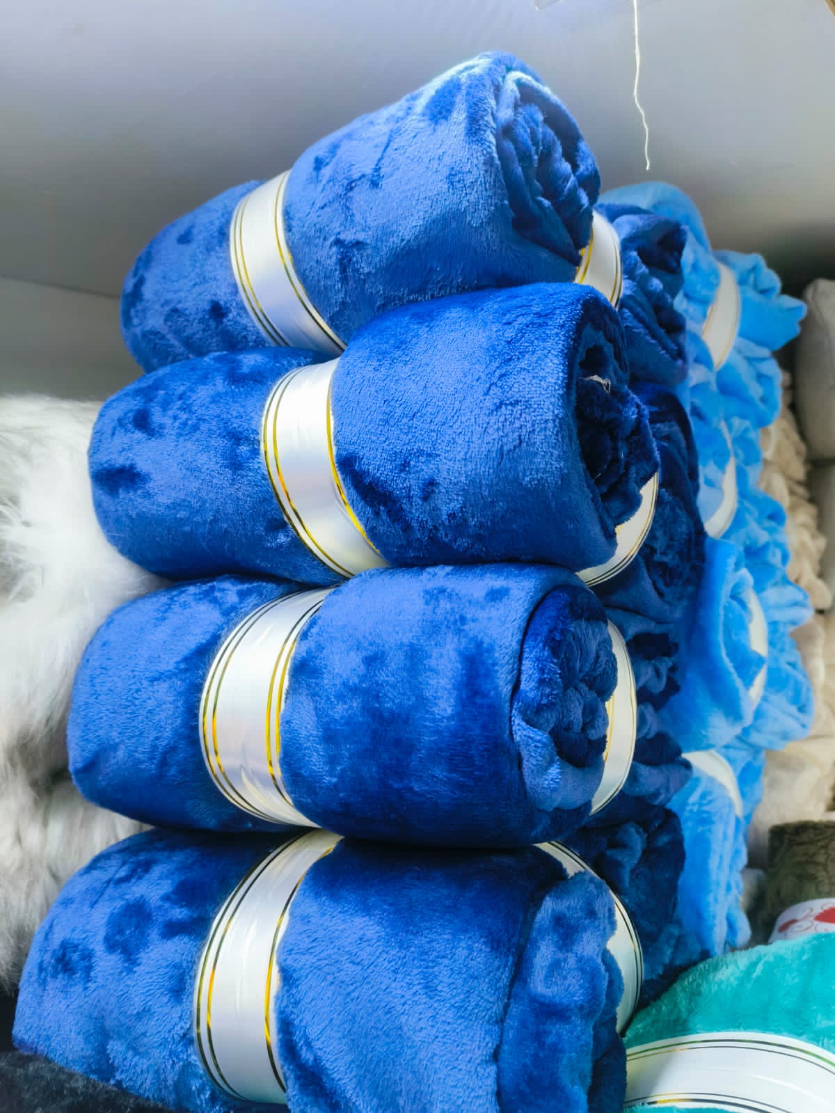 Soft and Warm 6 by 6ft Fleece blanket portable to use for covering you anywhere. Livingroom, office, outdoor, in the car