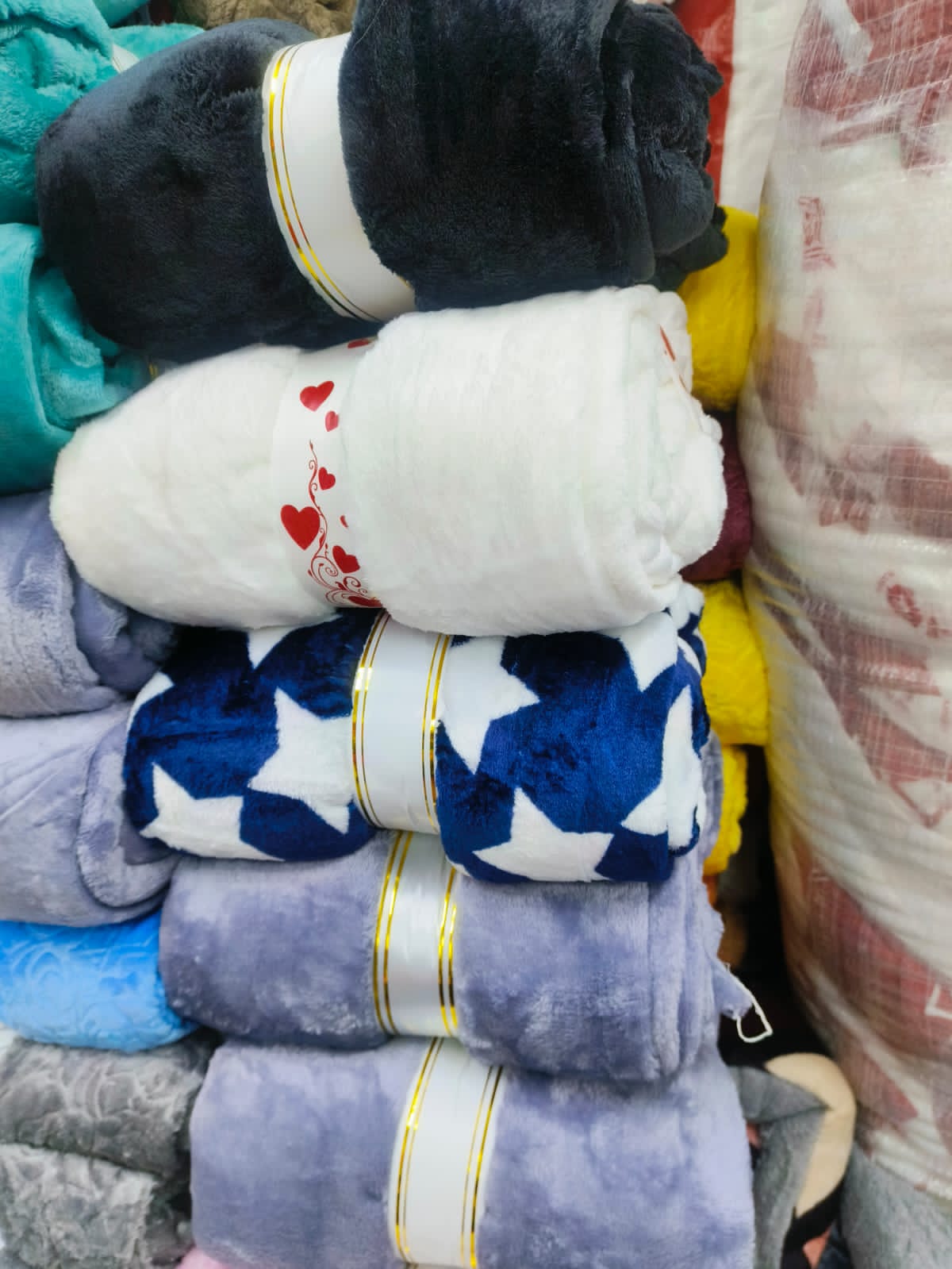 Soft and Warm 6 by 6ft Fleece blanket portable to use for covering you anywhere. Livingroom, office, outdoor, in the car