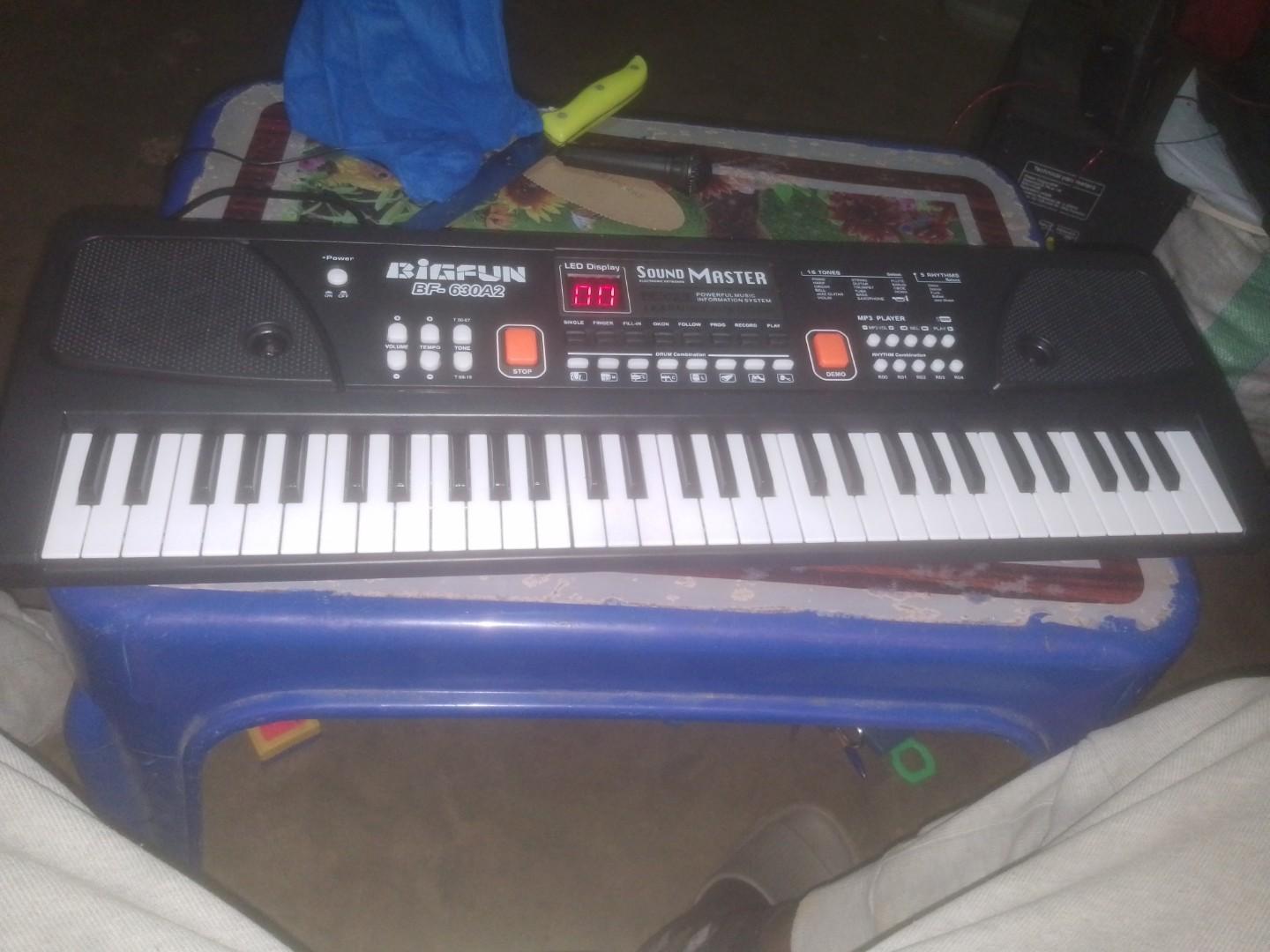 61 Key 90cm length,20cm width for KIDS Electronic Keyboard Digital Piano, small Portable Digital Keyboard Beginners Electronic Piano for  KIDS  for practise