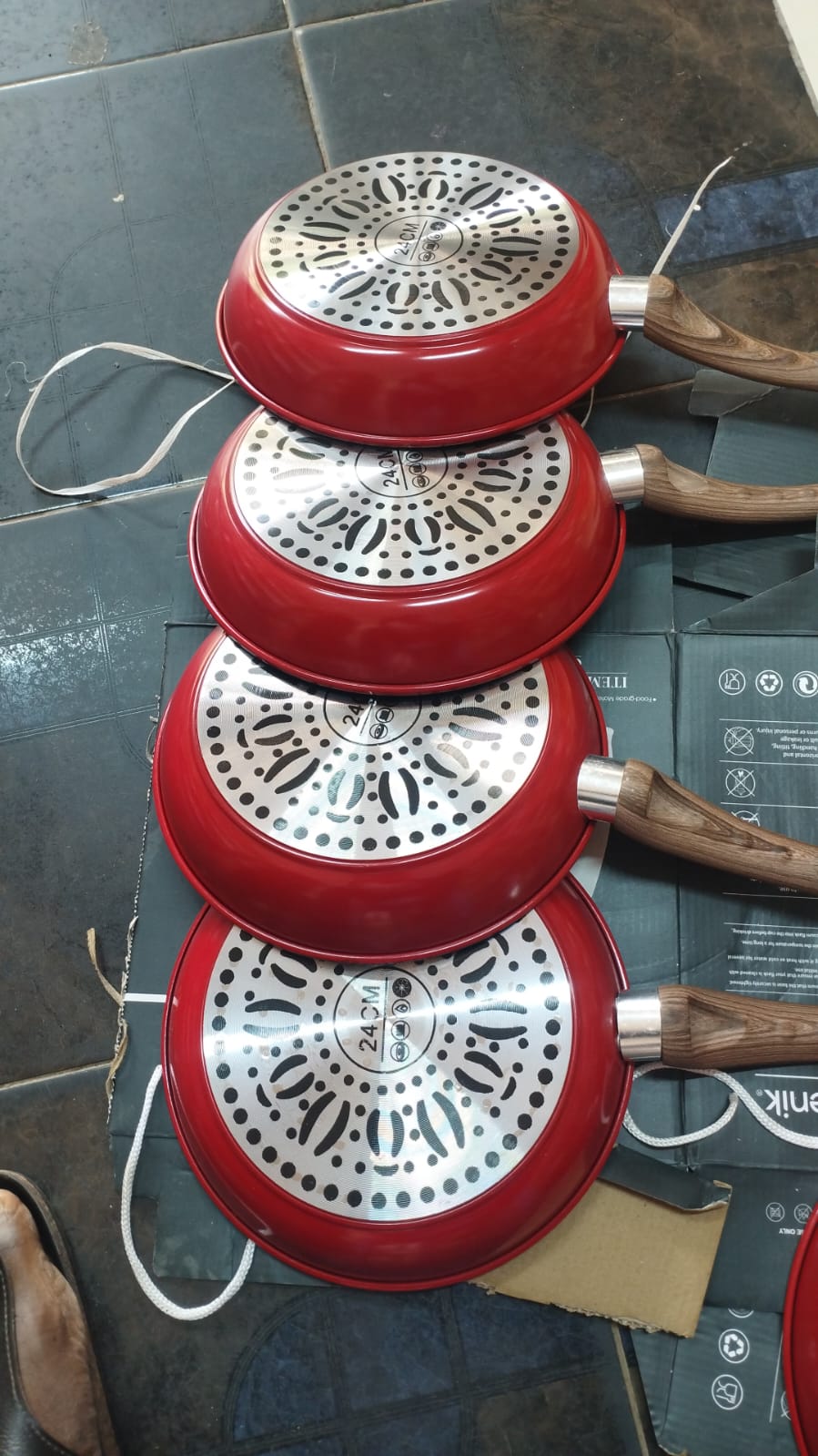 pan Premium Non-Stick Coating 1pc– Fry with less oil and clean easily Deep Design – Less splatter, more space for cooking Heat-Resistant Handle – Safe, comfortable grip