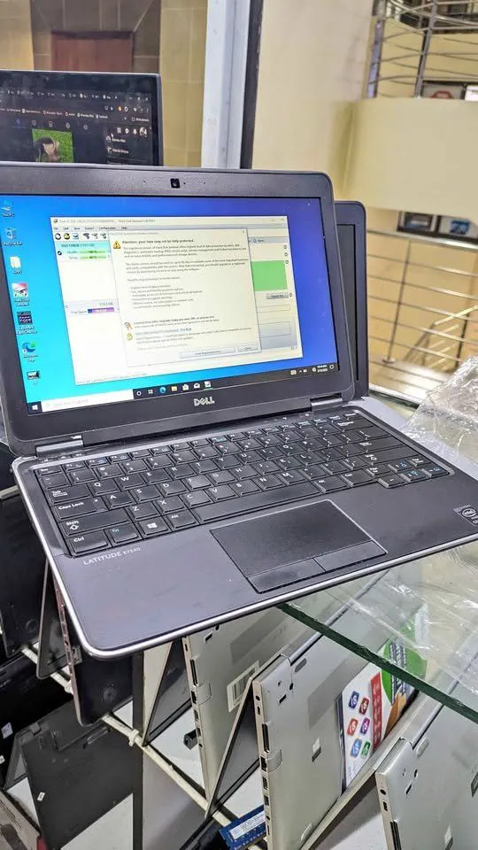 Dell Latitude E7240 Core i5 4th Gen 128GB SSD Laptop 
Dell Latitude E7240 comes with Intel Core i5 4th generation processor, 8GB RAM, 10MHz memory speed, 128GB SSD storage capacity, 12.5-inch