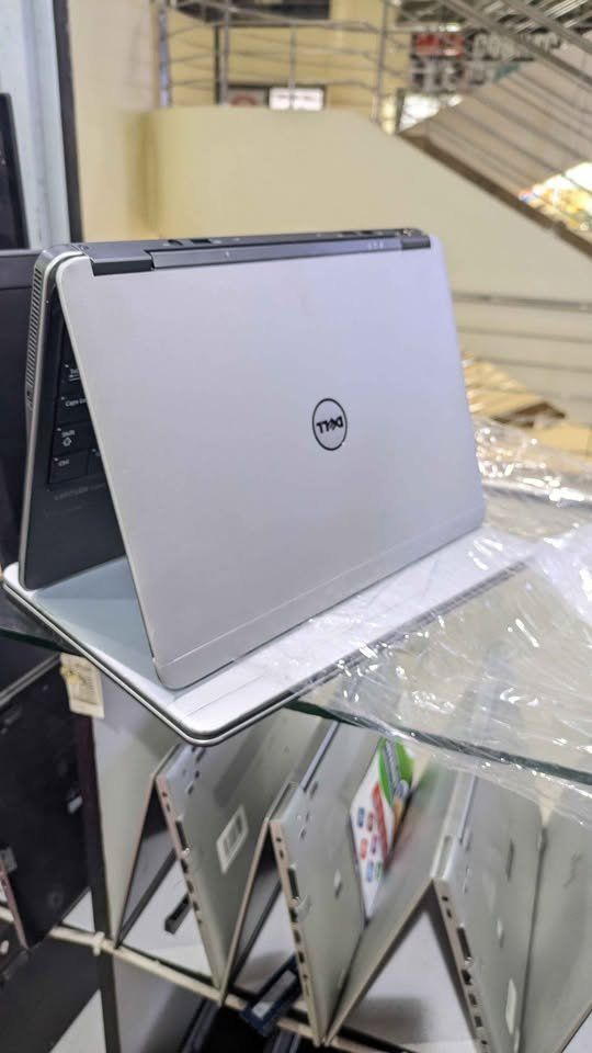Dell Latitude E7240 Core i5 4th Gen 128GB SSD Laptop 
Dell Latitude E7240 comes with Intel Core i5 4th generation processor, 8GB RAM, 10MHz memory speed, 128GB SSD storage capacity, 12.5-inch