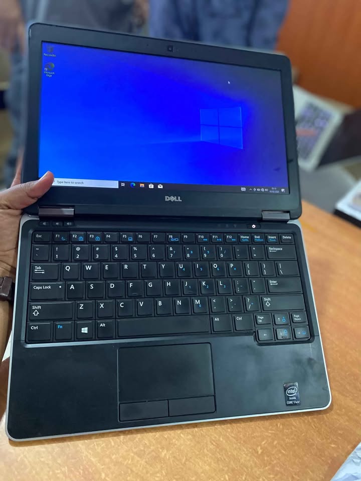 Dell Latitude E7240 Core i5 4th Gen 128GB SSD Laptop 
Dell Latitude E7240 comes with Intel Core i5 4th generation processor, 8GB RAM, 10MHz memory speed, 128GB SSD storage capacity, 12.5-inch