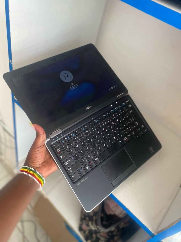 Dell Latitude E7240 Core i5 4th Gen 128GB SSD Laptop 
Dell Latitude E7240 comes with Intel Core i5 4th generation processor, 8GB RAM, 10MHz memory speed, 128GB SSD storage capacity, 12.5-inch