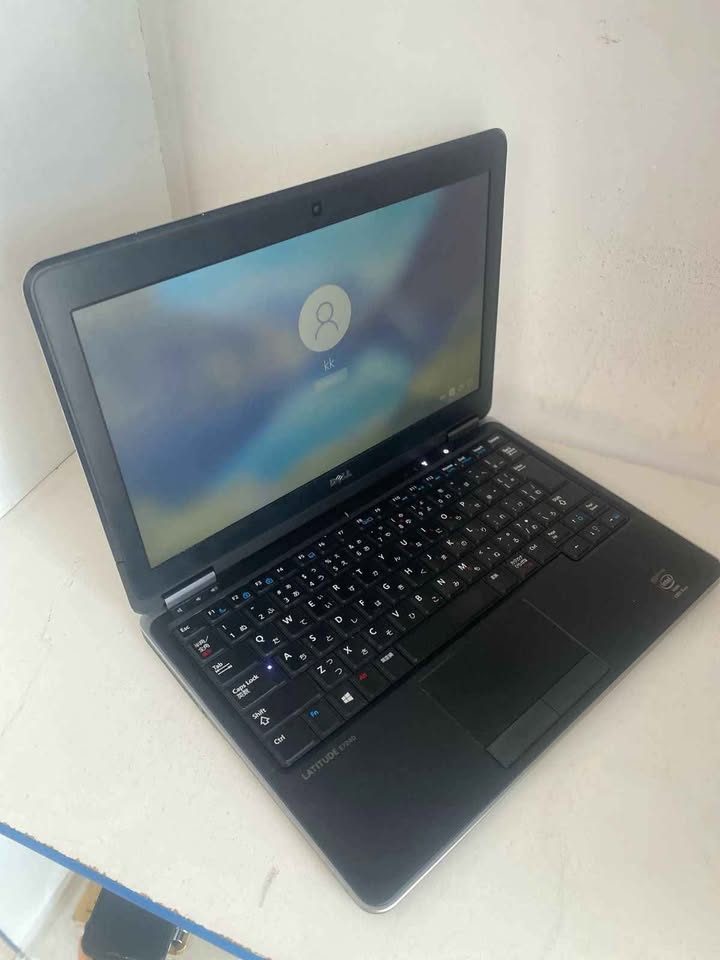 Dell Latitude E7240 Core i5 4th Gen 128GB SSD Laptop 
Dell Latitude E7240 comes with Intel Core i5 4th generation processor, 8GB RAM, 10MHz memory speed, 128GB SSD storage capacity, 12.5-inch
