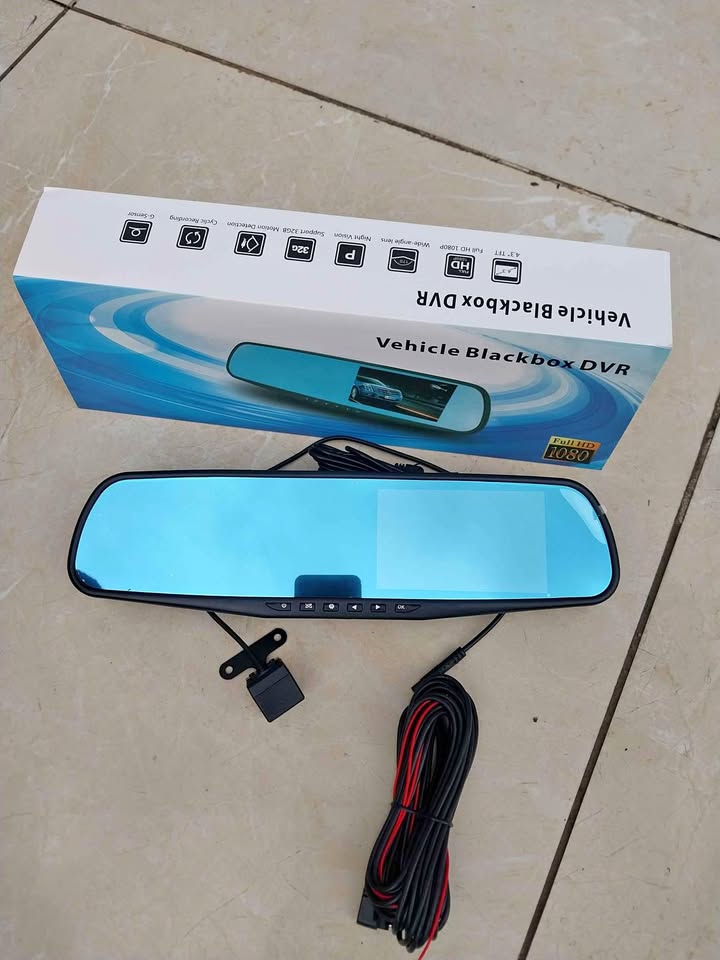 Dashboard Camera 4.3 Inch Car DVR Mirror Car
Touch Screen with 4.3-inch LCD Display Screen.
Large Mirror Size with 340mm x 120mm / 4.7in x 13.4in (Width x Height)