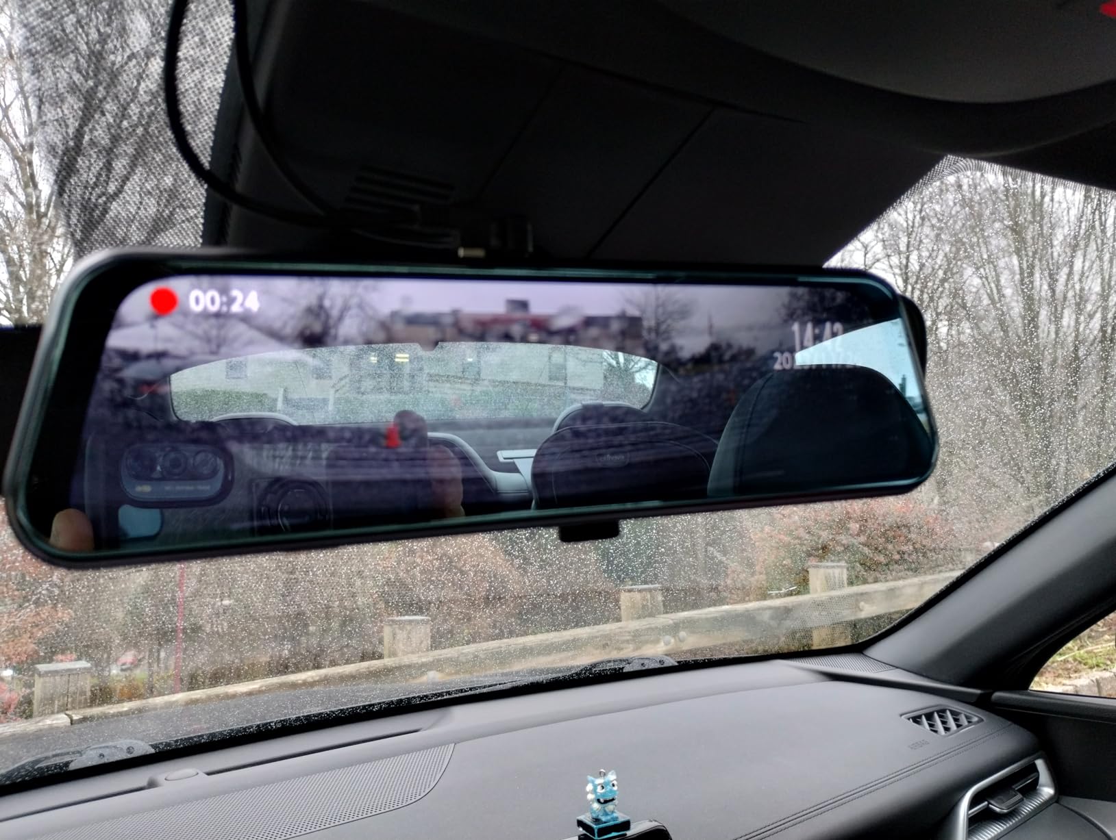 10 inch Full Touch Screen Mirror Dash Cam
10 Inch Full Touch Screen
The interface is easy to navigate and set the multi-function menu.You can perform various operations with simple touch,