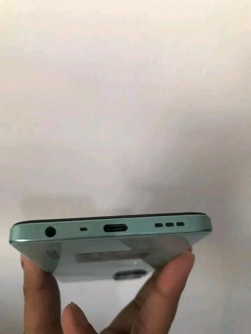 Refurbished Oppo A18 4GB 128  Kenya was Launched on September 2023.

Body and Display
A18 has a 6.56” IPS LCD display with 90hZ refresh rate that enhances speed and smooth scrollin