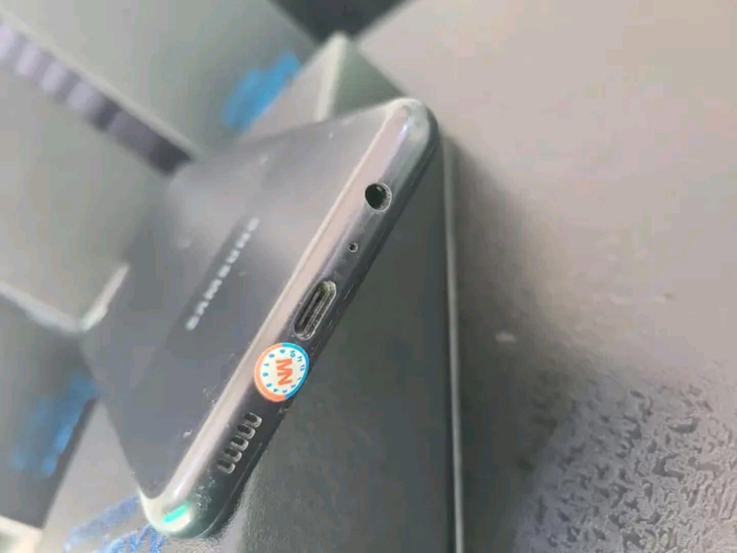Refurbished Samsung Galaxy A12 Deal on Samsung Galaxy A12! Get ready to experience the future of smartphones with the Samsung Galaxy A12! Available now on Kilimall, this powerful device is well packed