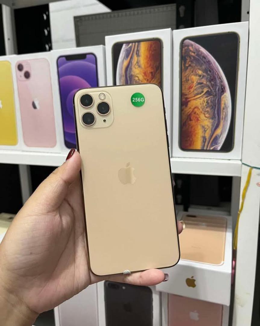 iPhone 13 Pro Max Refurbished is powered by the new Apple A16 Bionic processor Display: 6.7" LTPO Super Retina XDR OLED
Memory: 256GB + 6GB RAM Chip: A16 Bionic chip Pro 12MP camera  Wireless charging
