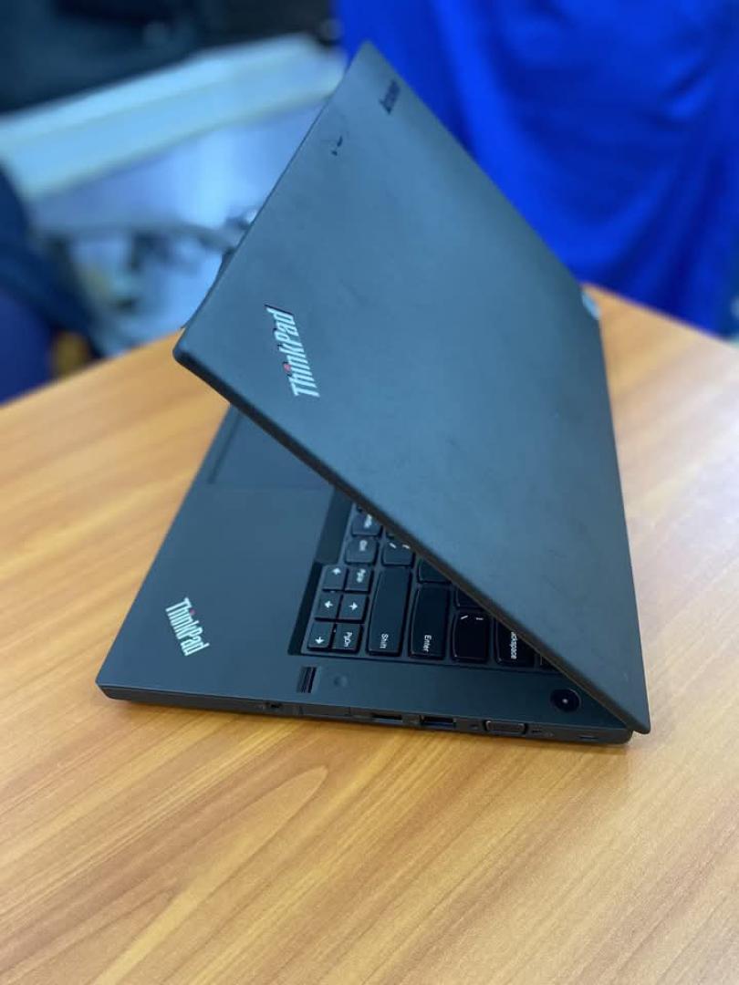 Lenovo Thinkpad x280 core i5 8th generation 8 GB RAM 256GB SSD, 14.0 Inches ultraportable business laptop, HD camera, USB Type c, USB and HDMI