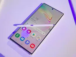 Samsung Galaxy Note 10 256GB ROM 12GB RAM 6.3" Dynamic AMOLED Display Triple 16MP Camera USB 3.0 Fast Charging 3500mAh Battery Boxed Certified Refurbished and a pixel density of 500ppi. The smartphone
