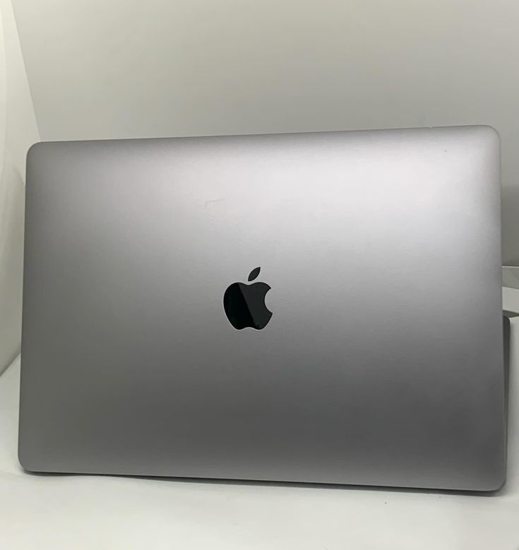 Apple MacBook Air 8th Gen Intel Core i5-8210Y @1.6GHz 8GB RAM 256GB SSD 13" Retina Display Bluetooth Webcam WiFi Intel UHD Graphics 617 Late 2018 MRE82LL/A A1932 Ex Uk 6 Months Warranty Grade A Spa ce