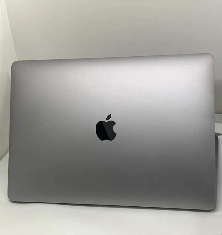 Apple MacBook Air 8th Gen Intel Core i5-8210Y @1.6GHz 8GB RAM 256GB SSD 13" Retina Display Bluetooth Webcam WiFi Intel UHD Graphics 617 Late 2018 MRE82LL/A A1932 Ex Uk 6 Months Warranty Grade A Spa ce