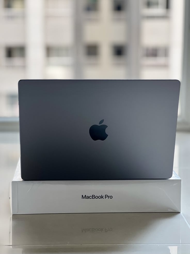 Apple MacBook Air 8th Gen Intel Core i5-8210Y @1.6GHz 8GB RAM 256GB SSD 13" Retina Display Bluetooth Webcam WiFi Intel UHD Graphics 617 Late 2018 MRE82LL/A A1932 Ex Uk 6 Months Warranty Grade A Spa ce