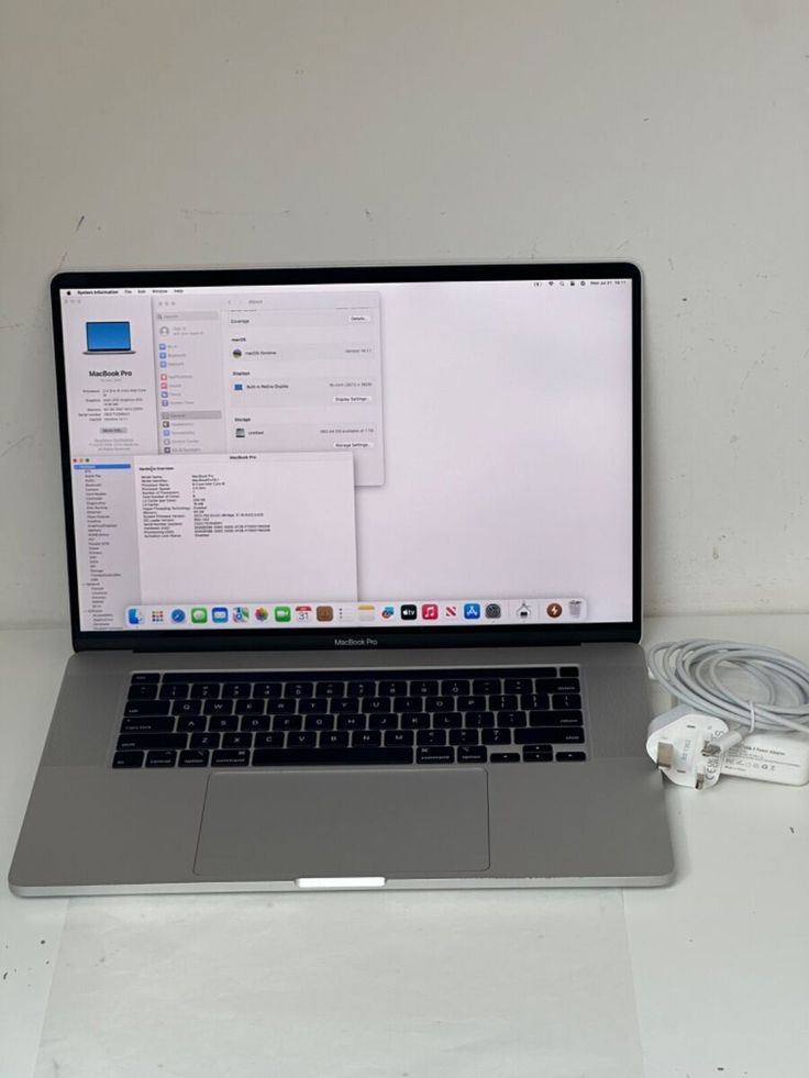 Apple MacBook Air 8th Gen Intel Core i5-8210Y @1.6GHz 8GB RAM 256GB SSD 13" Retina Display Bluetooth Webcam WiFi Intel UHD Graphics 617 Late 2018 MRE82LL/A A1932 Ex Uk 6 Months Warranty Grade A Spa ce