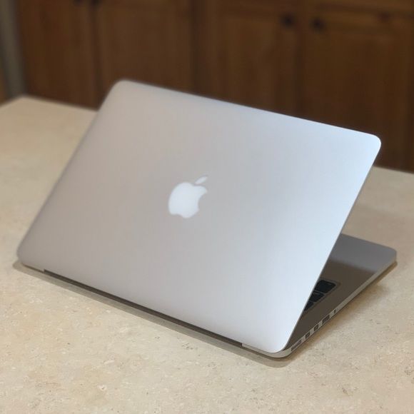 Apple MacBook Air 8th Gen Intel Core i5-8210Y @1.6GHz 8GB RAM 256GB SSD 13" Retina Display Bluetooth Webcam WiFi Intel UHD Graphics 617 Late 2018 MRE82LL/A A1932 Ex Uk 6 Months Warranty Grade A Spa ce