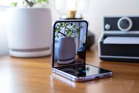 Samsung Galaxy Z Flip 4 256GB ROM 8GB RAM 6.7" Foldable Dynamic AMOLED 2X Display Dual 12MP Camera Android 12 Nano-SIM and eSIM IPX8 Water Resistant Li-Po 3700mAh Non-Removable Battery Boxed 1Year Wrt