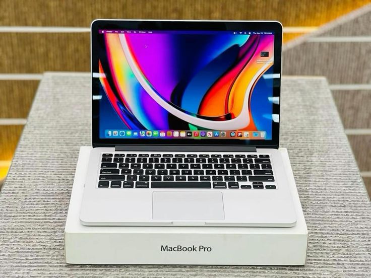 Apple MacBook Air 8th Gen Intel Core i5 8GB RAM 128GB SSD 13" Retina Display Bluetooth Webcam WiFi Intel UHD Graphics 617 2018 A1932 Ex Uk 6 Months designed for professionals, students, and creatives.