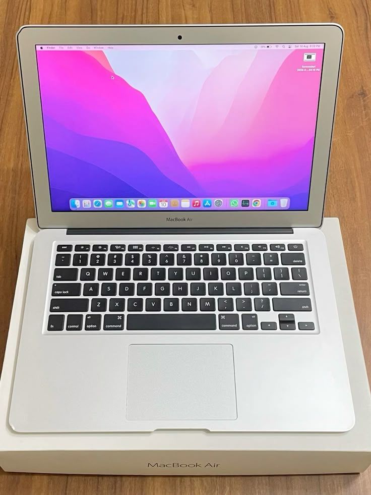 Apple MacBook Air 2015 Apple MacBook Air 13-inch (Early 2015) | Intel Core i7 @ 2.2GHz | 8GB RAM | 256GB SSD Storage Ex Uk 6 Months Wrty and efficient performance.                                    .