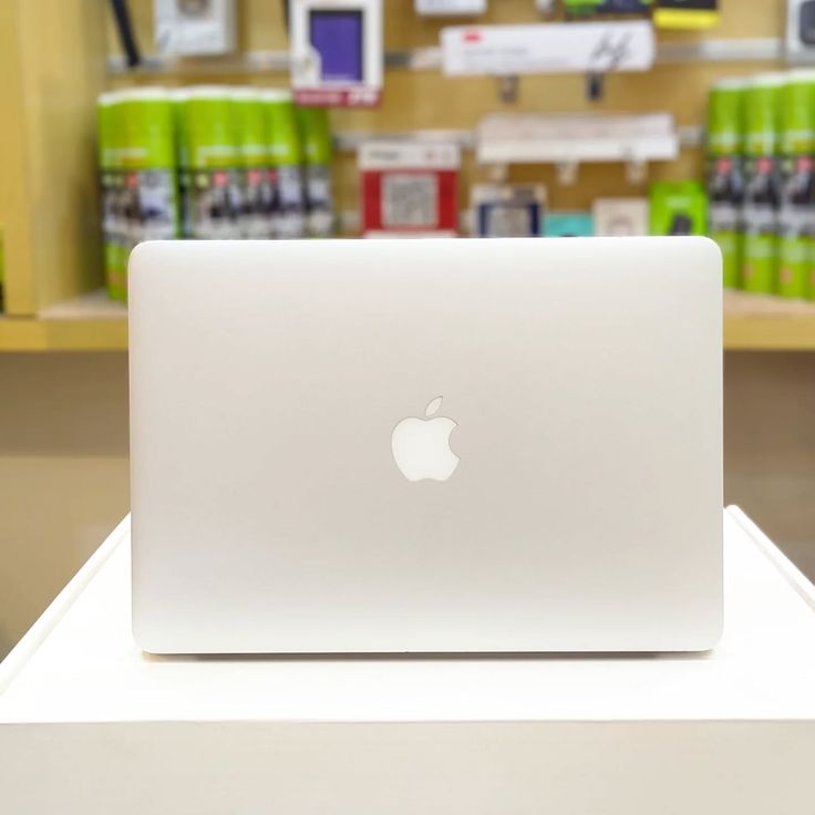 Apple MacBook Air 2015 Apple MacBook Air 13-inch (Early 2015) | Intel Core i7 @ 2.2GHz | 8GB RAM | 256GB SSD Storage Ex Uk 6 Months Wrty and efficient performance.                                    .