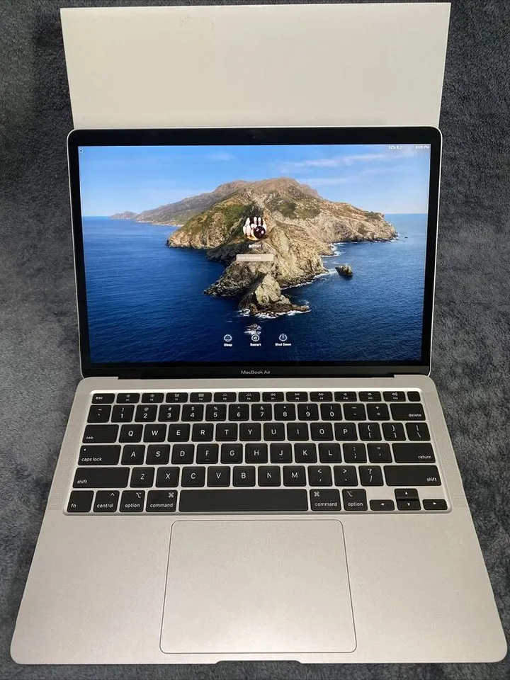 Apple MacBook Air 8th Gen Intel Core i5 8GB RAM 128GB SSD 13" Retina Display Bluetooth Webcam WiFi Intel UHD Graphics 617 2018 A1932 Ex Uk 6 Months designed for professionals, students, and creatives.
