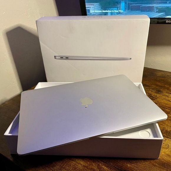 Apple MacBook Air Apple MacBook Air M1 Chip 8-Core macOS 8GB RAM 256GB SSD 13.3" Retina Touch ID A2337 Ex Uk 6 Months Warranty                                                                         .