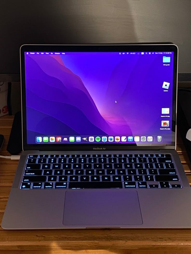 Apple MacBook Air Apple MacBook Air M1 Chip 8-Core macOS 8GB RAM 256GB SSD 13.3" Retina Touch ID A2337 Ex Uk 6 Months Warranty                                                                         .