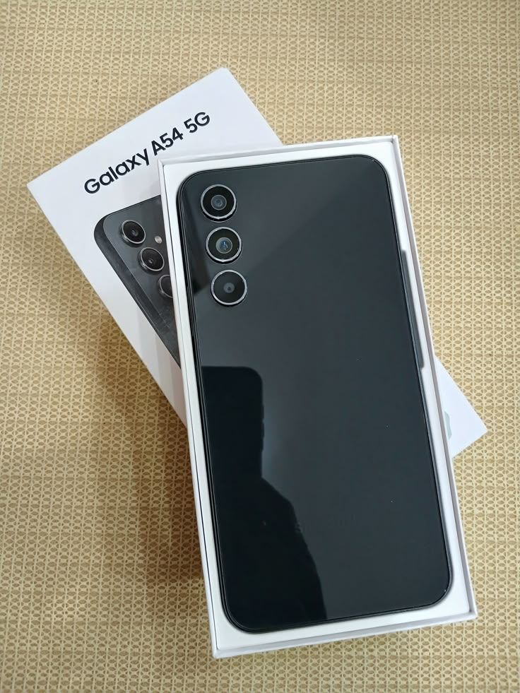 NEW Boxed Samsung Galaxy A54  5G 6.4'' 128 GB Storage 8GB Ram Super AMOLED, 120Hz, Android 13, upgradable to Android 14, 50MP + 12MP + 5MP Main Camera 32 MP Front Cam Fingerprint sensor 5000mAh Type C