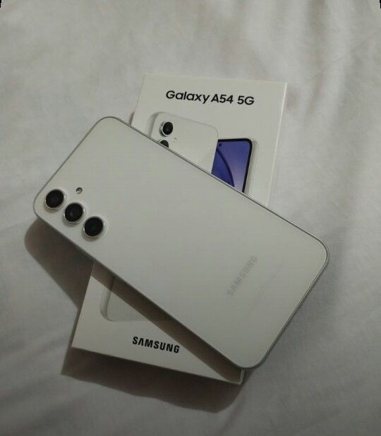 NEW Boxed Samsung Galaxy A54  5G 6.4'' 128 GB Storage 8GB Ram Super AMOLED, 120Hz, Android 13, upgradable to Android 14, 50MP + 12MP + 5MP Main Camera 32 MP Front Cam Fingerprint sensor 5000mAh Type C