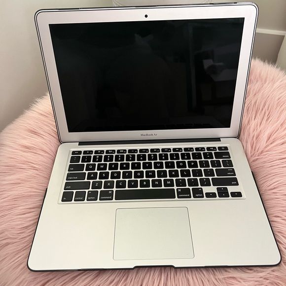 Apple MacBook Air 2017 is an  Intel Core i7 @ 2.2GHz 8GB RAM 256GB SSD 13.3" Display Backlit Keyboard A1466 BTO/CTO Early 2017 Ex Uk 6 Months Warranty Grade A Silver                                  .