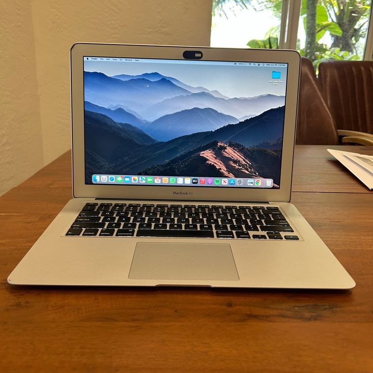Apple MacBook Air 5th Gen Intel Core i5 8GB RAM 256GB SSD 11.6" Display Intel HD Graphics 5000 graphics A1465 Ex Uk  is a sleek and powerful laptop designed for professionals, students, and creatives.